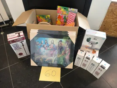 Een set diverse artikelen + 3 fotolijsten – kavel bij Auctionline, Anderlecht