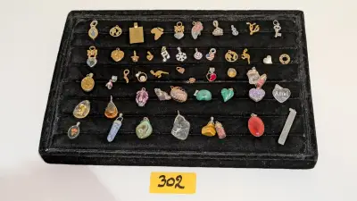 Een partij diverse hangers – kavel bij Auctionline, Anderlecht