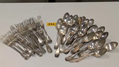 Een set van 19 vorken en 21 lepels van verzilverd metaal – kavel bij Auctionline, Anderlecht