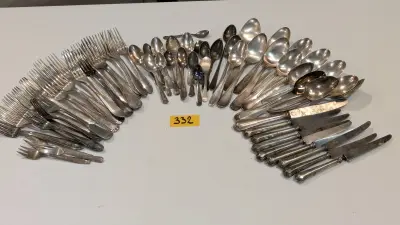 Een set van divers bestek van verzilverd metaal – kavel bij Auctionline, Anderlecht