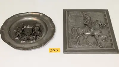 2 metalen voorwerpen, in tin-stijl – kavel bij Auctionline, Anderlecht