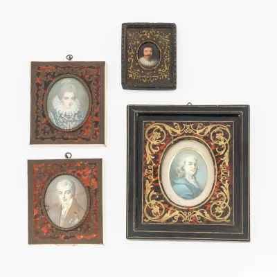 Four miniature portraits of a men and women. 1. Oval portrait of a gentleman, painted on – kavel bij Bernaerts, Antwerp