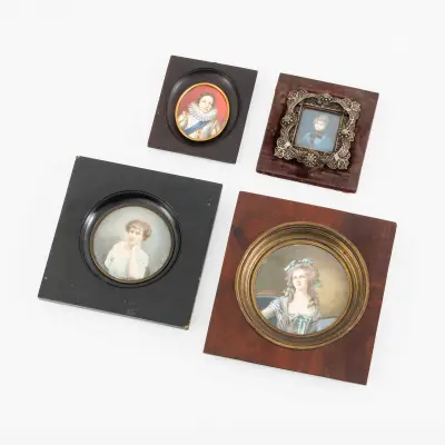 Four miniatures portraits. 1. Oval portrait of Cosimo III – kavel bij Bernaerts, Antwerp