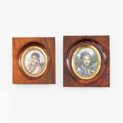 Two oval miniature portraits. 1. Man (Balinese?) against a landscape – kavel bij Bernaerts, Antwerp
