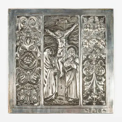 A silver plaque with embossed decorations depicting a Passion scene between borders of foliage – kavel bij Bernaerts, Antwerp