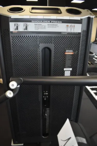 Een “Shoulder Press”-apparaat van het merk ATHLETICS – kavel bij Auctionline, Anderlecht