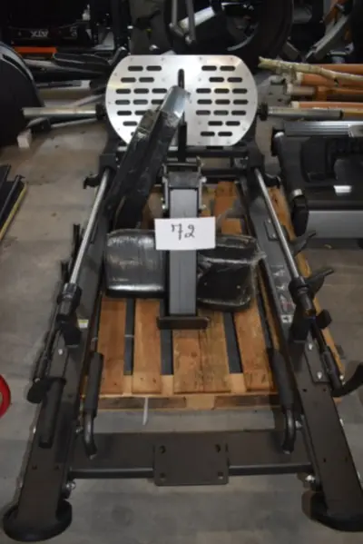 Een „LEG PRESS”-apparaat (gedemonteerd) – kavel bij Auctionline, Anderlecht