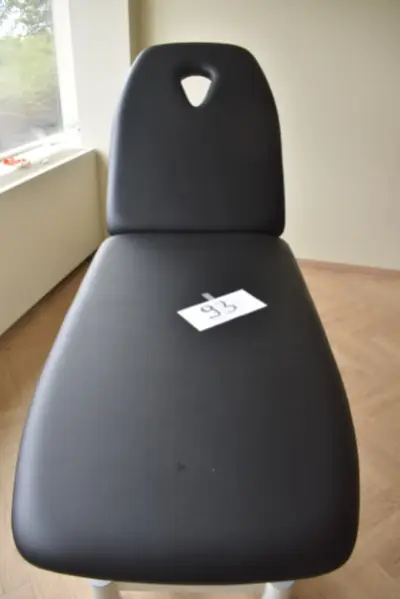 Een MANUMED-massagetafel – kavel bij Auctionline, Anderlecht