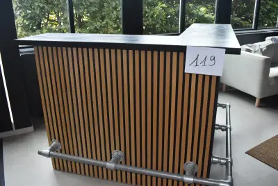 Een houten hoekbalie – kavel bij Auctionline, Anderlecht