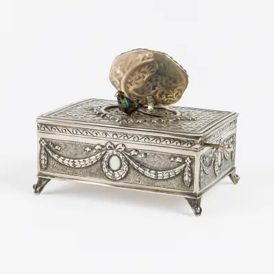 A German singing bird box. Hanau, early 20th century – kavel bij Bernaerts, Antwerp