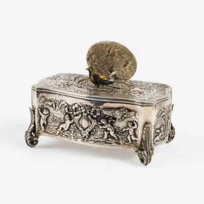 A German singing bird box. Hanau, early 20th century – kavel bij Bernaerts, Antwerp