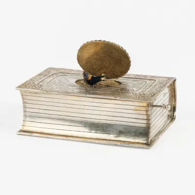 A German singing bird box in the shape of a book. Hanau – kavel bij Bernaerts, Antwerp