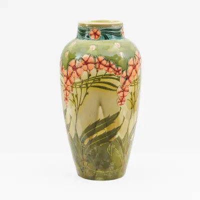 A Minton secessionist vase – kavel bij Bernaerts, Antwerp