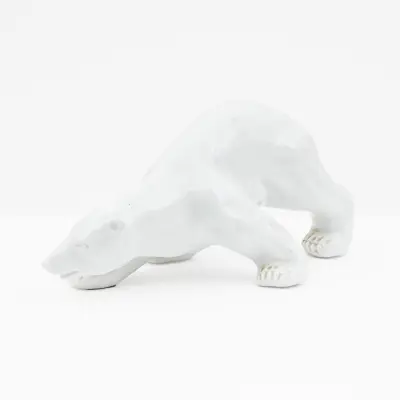 A white glazed ceramic polar bear – kavel bij Bernaerts, Antwerp