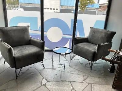 GOOSSENS Stoelen & ZUIVER tafel – kavel bij Dome Auctions, Rotterdam