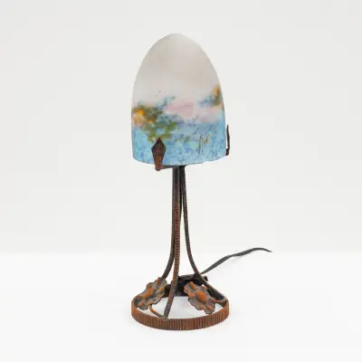 Wrought iron lamp with glass paste shade by Muller Frères. Rust and minimal chips – kavel bij Bernaerts, Antwerp