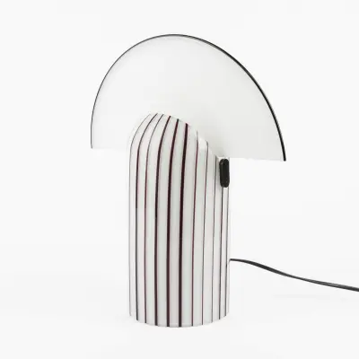 A Vistosi Murano table lamp. Hand-blown white glass with blue lines – kavel bij Bernaerts, Antwerp