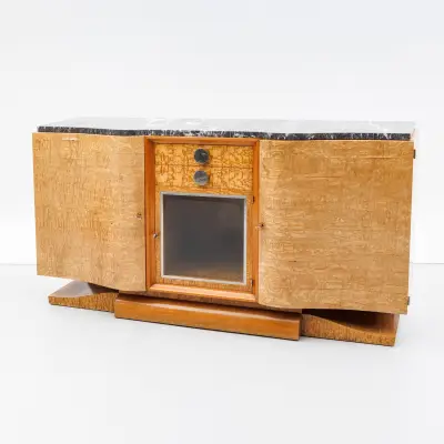 Art Deco kast. Wortelnotenhout met marmeren blad – kavel bij Bernaerts, Antwerp