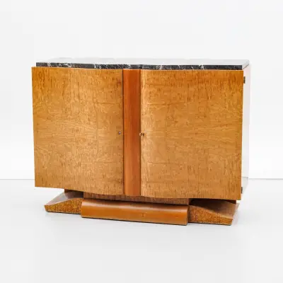An art deco burr, walnut and marble cabinet. Dimensions – kavel bij Bernaerts, Antwerp