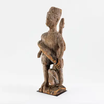 Sakalava figuur van man met slang. Madagascar – kavel bij Bernaerts, Antwerp