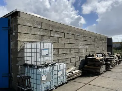 Veiligheids- testbunker (lego-/betonblokken) – kavel bij Dome Auctions, Rotterdam