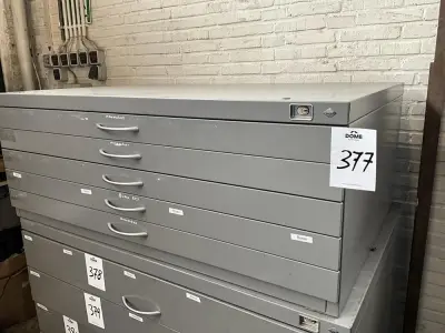 Ladekast incl. inhoud diverse boren – kavel bij Dome Auctions, Rotterdam