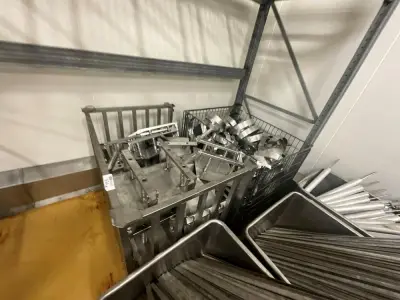 Set of 2 stainless steel pallet crates with contents – kavel bij Dome Auctions, Kingersheim