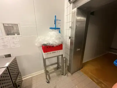 Set of cleaning supplies + rolling cart – kavel bij Dome Auctions, Kingersheim