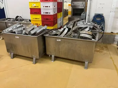 Set of 3 Stainless Steel Containers with Contents – kavel bij Dome Auctions, Kingersheim