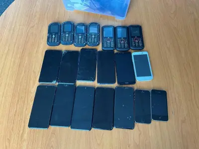 Set of 20 cell phones – kavel bij Dome Auctions, Kingersheim