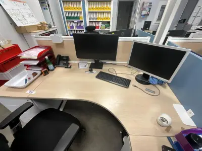 Office Desk – kavel bij Dome Auctions, Kingersheim