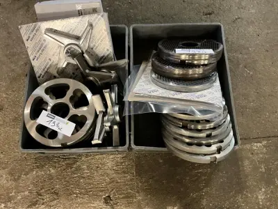 Lumbeck & Wolter Industrial Meat Grinder Parts – kavel bij Dome Auctions, Kingersheim