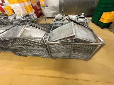 Set of 3 pallet boxes with contents – kavel bij Dome Auctions, Kingersheim