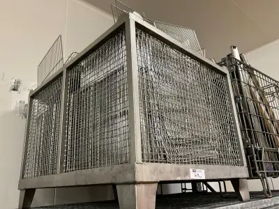 Set of 2 stainless steel pallet crates with contents – kavel bij Dome Auctions, Kingersheim