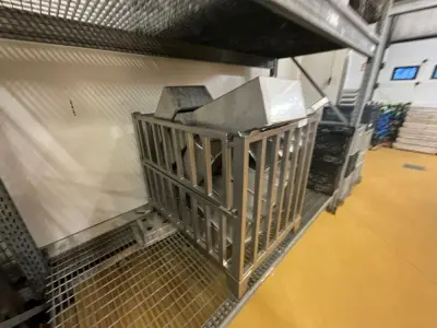 Set of 3 stainless steel pallet crates with contents – kavel bij Dome Auctions, Kingersheim
