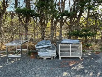 Assortment of various equipment – kavel bij Dome Auctions, Kingersheim