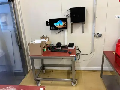 Computer workstation with desk – kavel bij Dome Auctions, Kingersheim