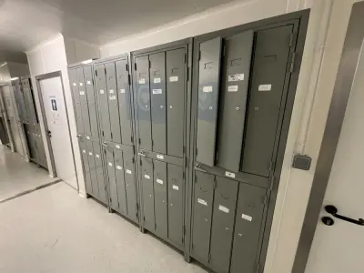 Metal lockers (4) – kavel bij Dome Auctions, Kingersheim