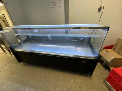 GGM GASTRO KFTH248 Refrigerated Display Case – kavel bij Dome Auctions, Kingersheim