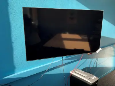 Samsung UE55TU8072U Flat-Screen TV – kavel bij Dome Auctions, Kingersheim