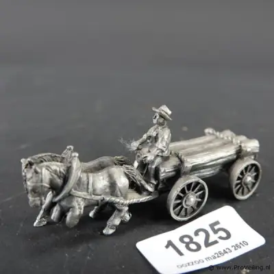 Tinnen beeld van een paard en wagen met een koetsier en een lading hout – kavel bij ProVeiling