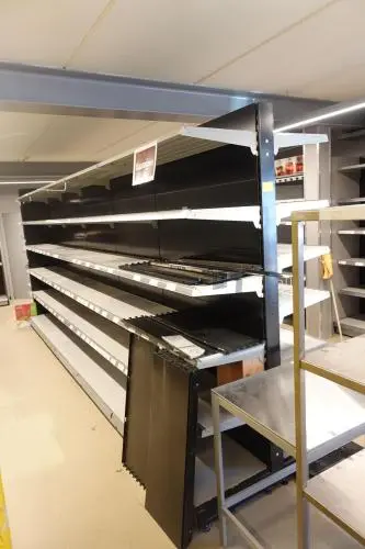 Metalen dubbelwandige winkelrek C – kavel bij Openbare Verkopen, Gavere
