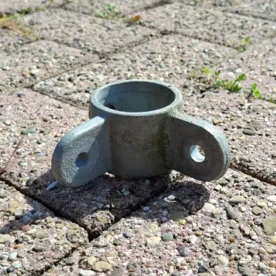 Partij steigerbuis koppelstukken | scharnierdeel met dubbel oogdeel, 90 graden – kavel bij Onlineveilingmeester, Wijk en Allburg