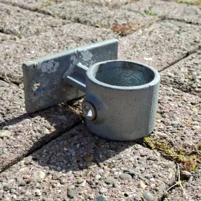 Partij steigerbuis koppelstukken | muurbevestiging/leuningdrager – kavel bij Onlineveilingmeester, Wijk en Allburg
