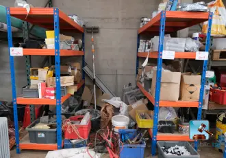 Charge von Racks mit Inhalt – kavel bij De.clicpublic