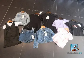 Set meisjeskleding – kavel bij Nl.clicpublic