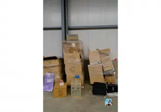 Set aus Handgepäckstücken und Schmuckschachteln – kavel bij De.clicpublic