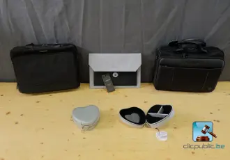 Set aus Handgepäckstücken und Schmuckschachteln – kavel bij De.clicpublic