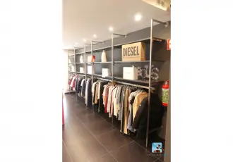Wardrobe shelf (excluding contents) – kavel bij En.clicpublic
