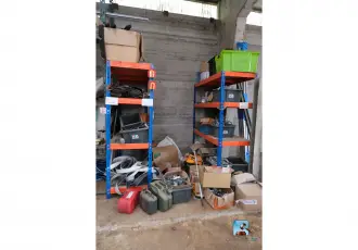 Set of racks with contents – kavel bij En.clicpublic